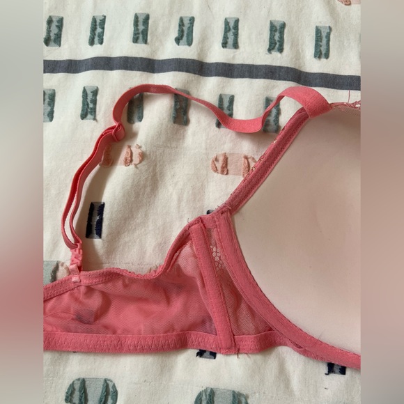 🖤Victoria’s Secret Very Sexy Push-Up Bra – Coral with Gold Detail - Picture 4 of 4